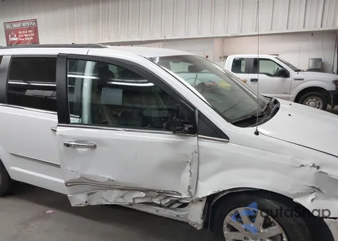 2016 Chrysler Town & Country Touring из США, поврежденный, VIN 2C4RC1BG3GR254137